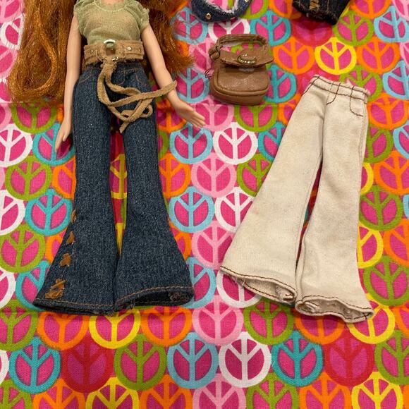 Bratz Meygan Strut it! Doll with Accessories - Picture 2 of 5